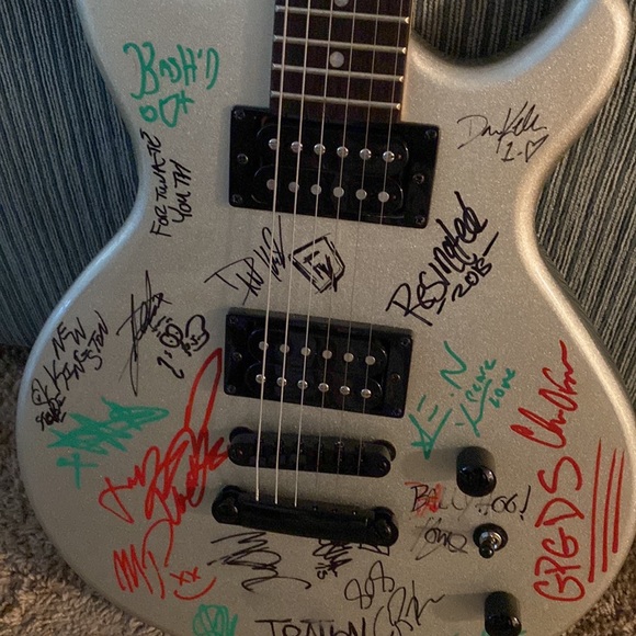 Merch - Picture 3 of 14